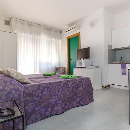 Aparthotel Carinzia Lignano Sabbiadoro Exteriör bild