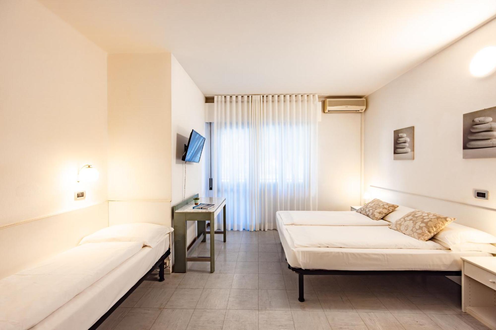 Aparthotel Carinzia Lignano Sabbiadoro Exteriör bild