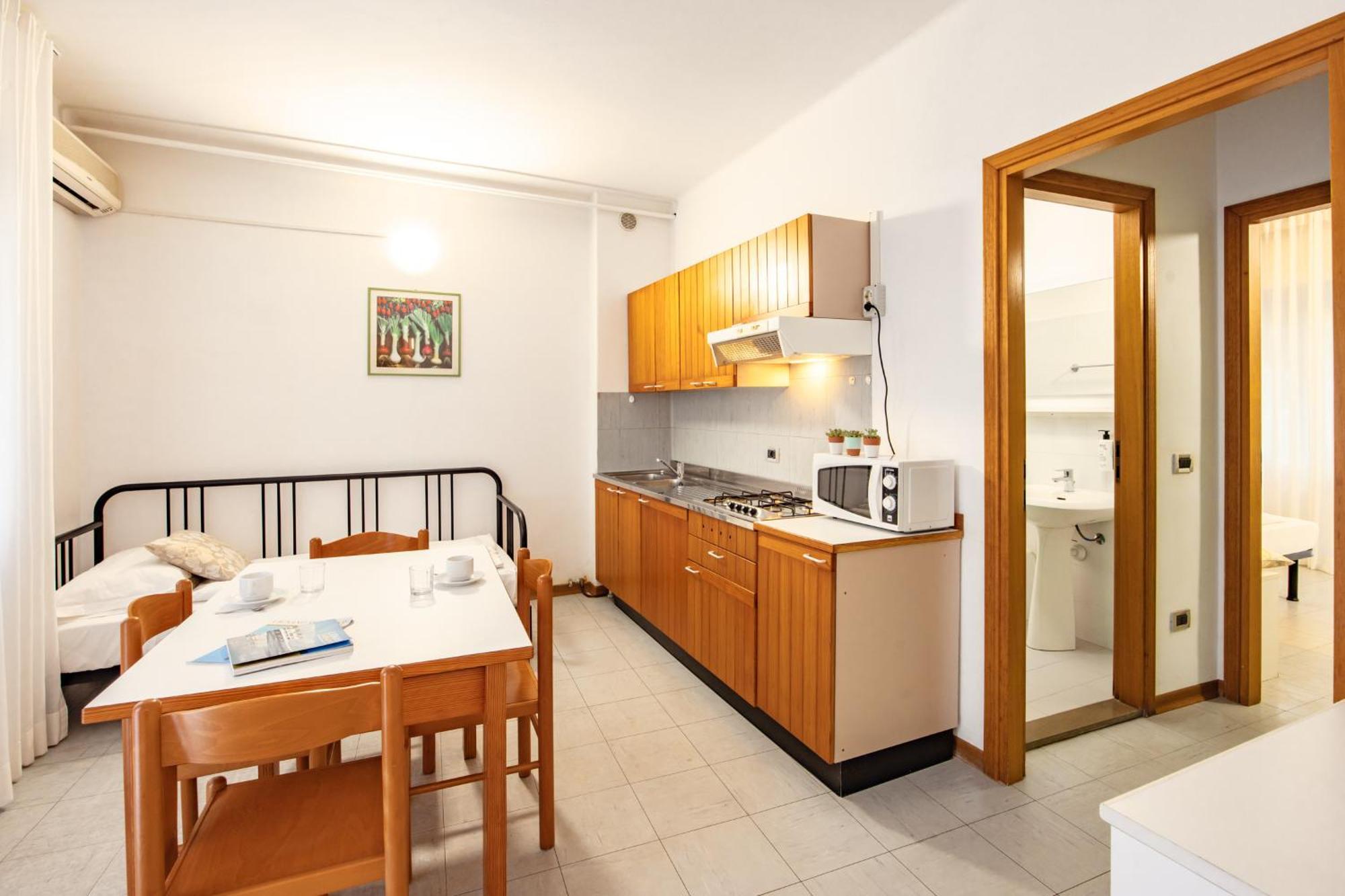 Aparthotel Carinzia Lignano Sabbiadoro Exteriör bild