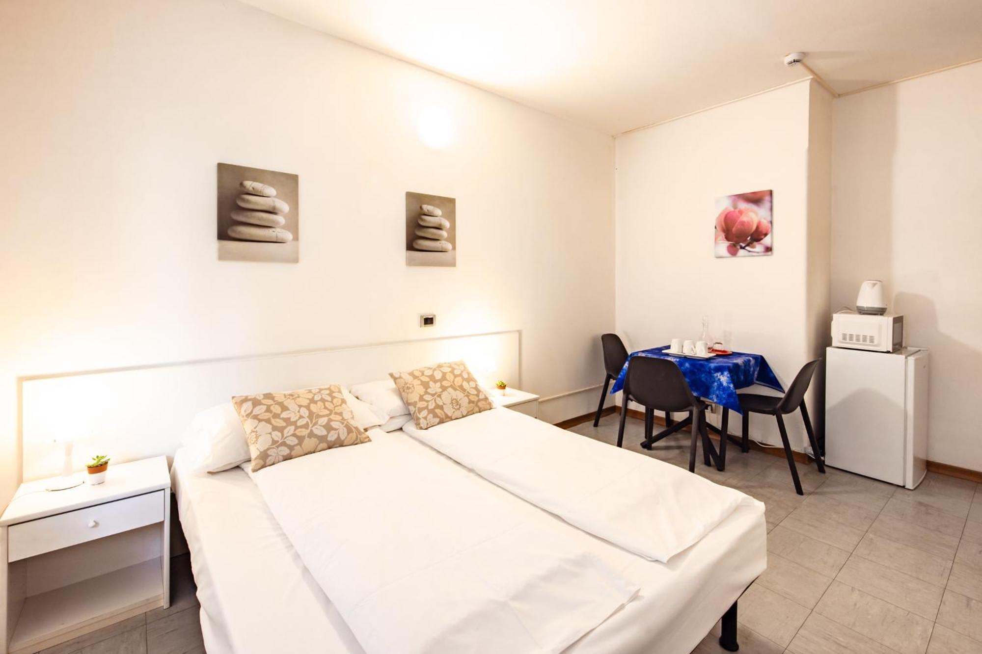 Aparthotel Carinzia Lignano Sabbiadoro Exteriör bild