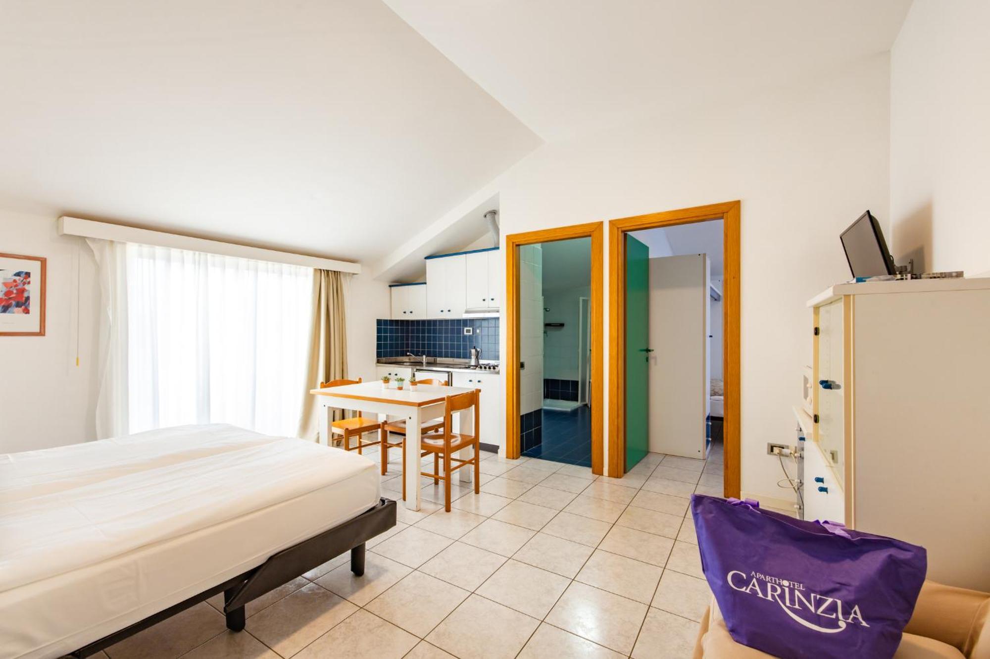 Aparthotel Carinzia Lignano Sabbiadoro Exteriör bild