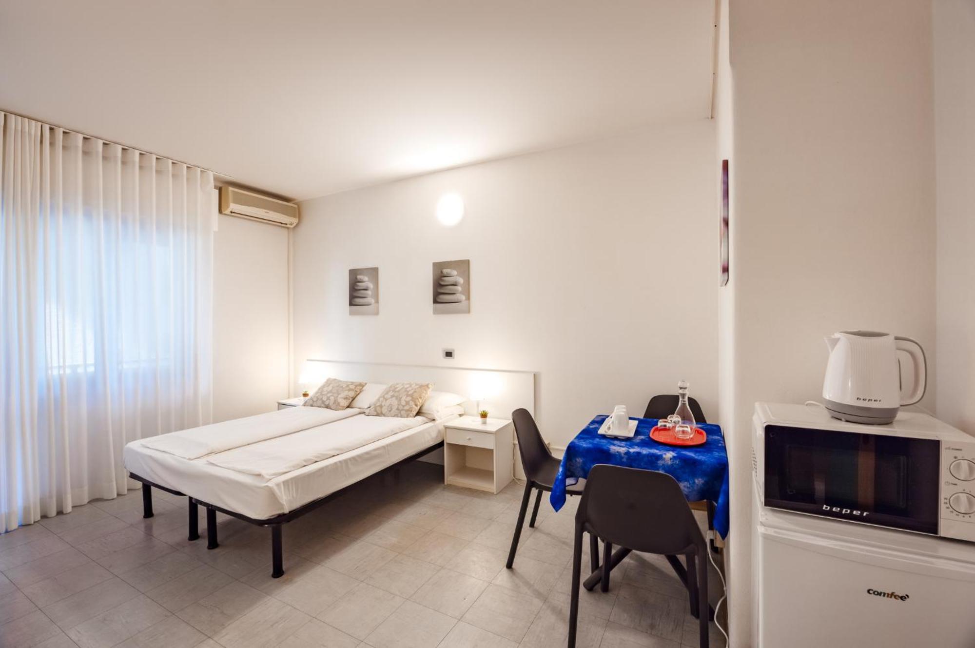 Aparthotel Carinzia Lignano Sabbiadoro Exteriör bild