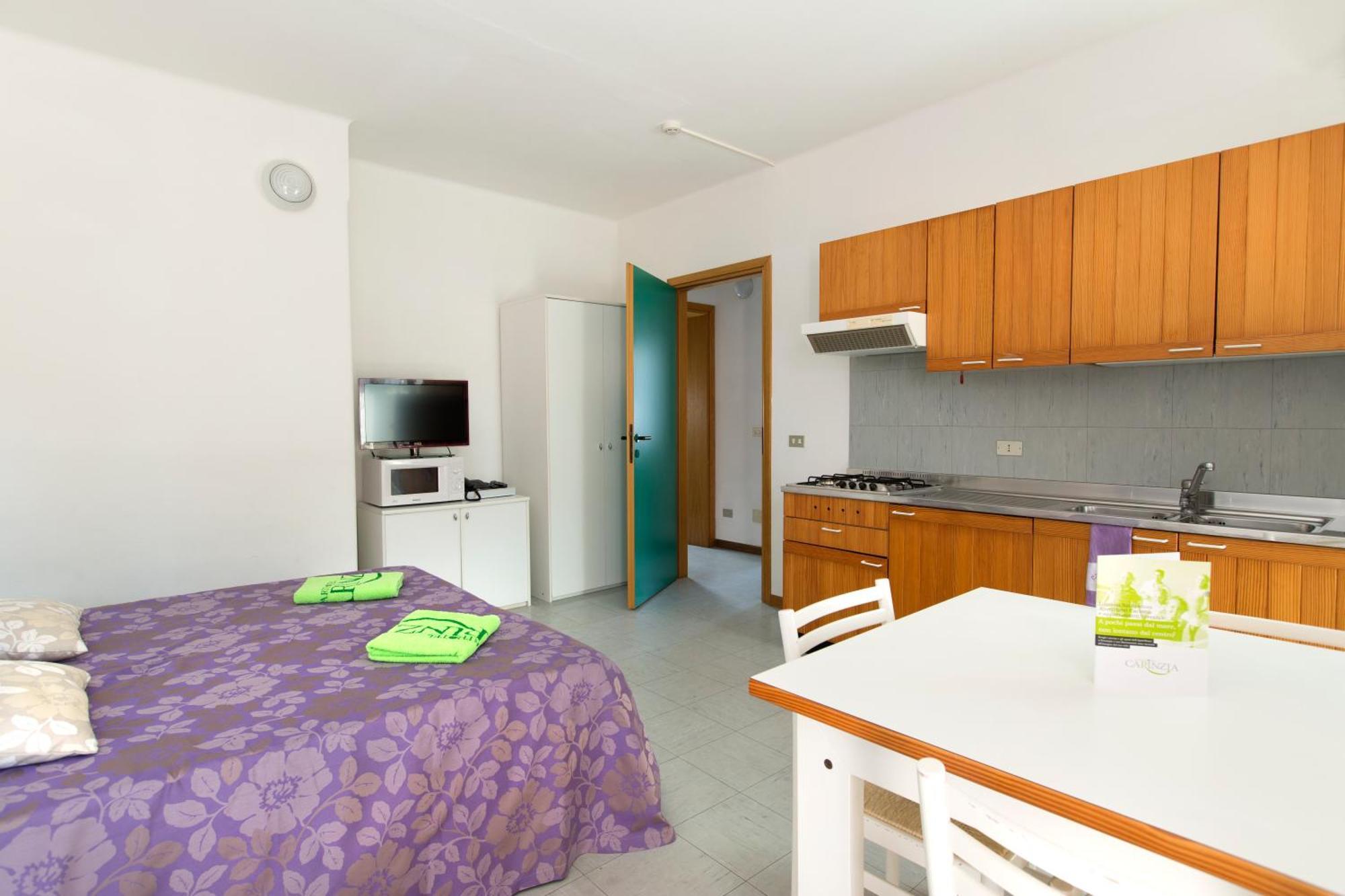 Aparthotel Carinzia Lignano Sabbiadoro Exteriör bild