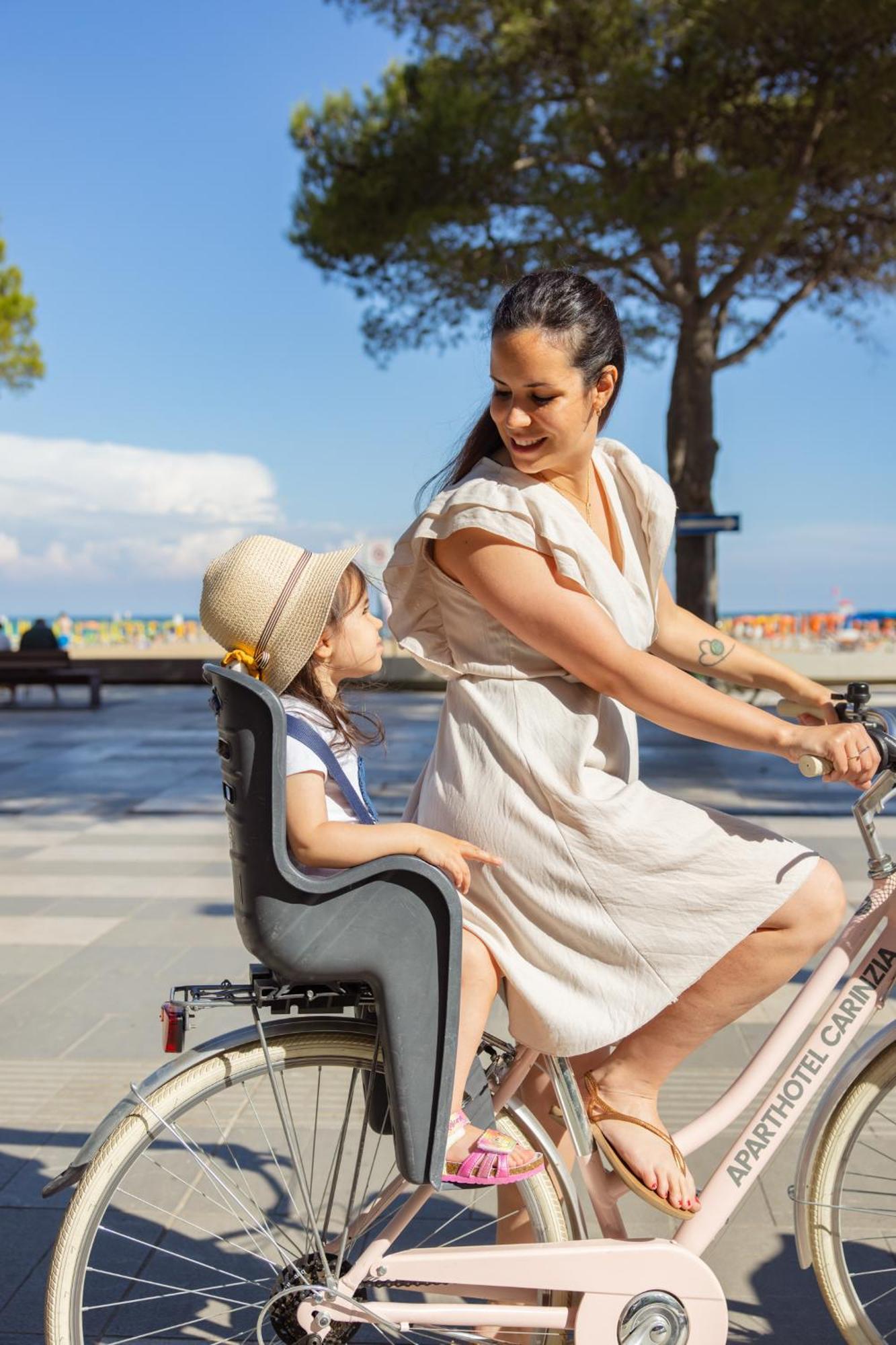 Aparthotel Carinzia Lignano Sabbiadoro Exteriör bild