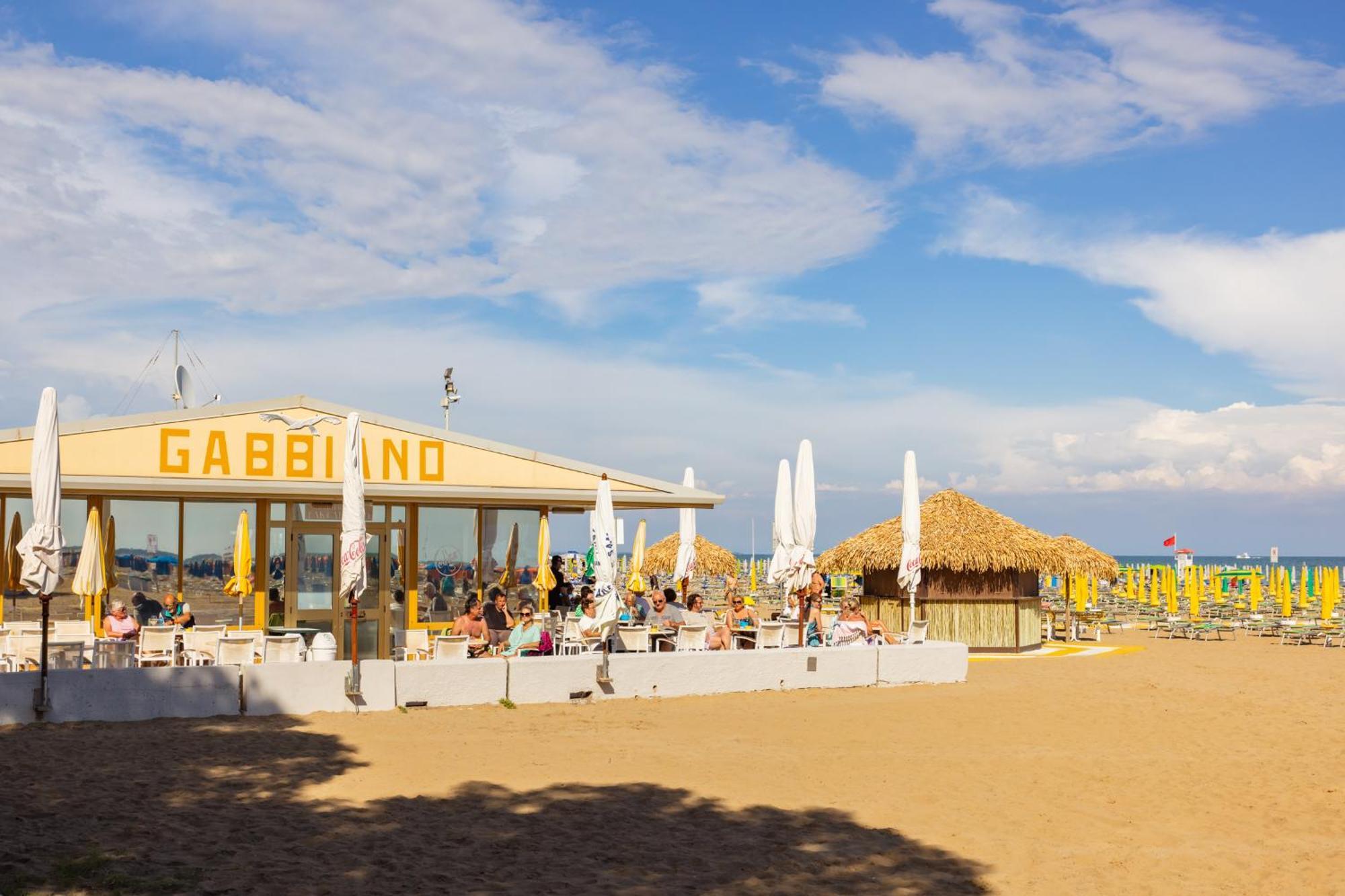 Aparthotel Carinzia Lignano Sabbiadoro Exteriör bild