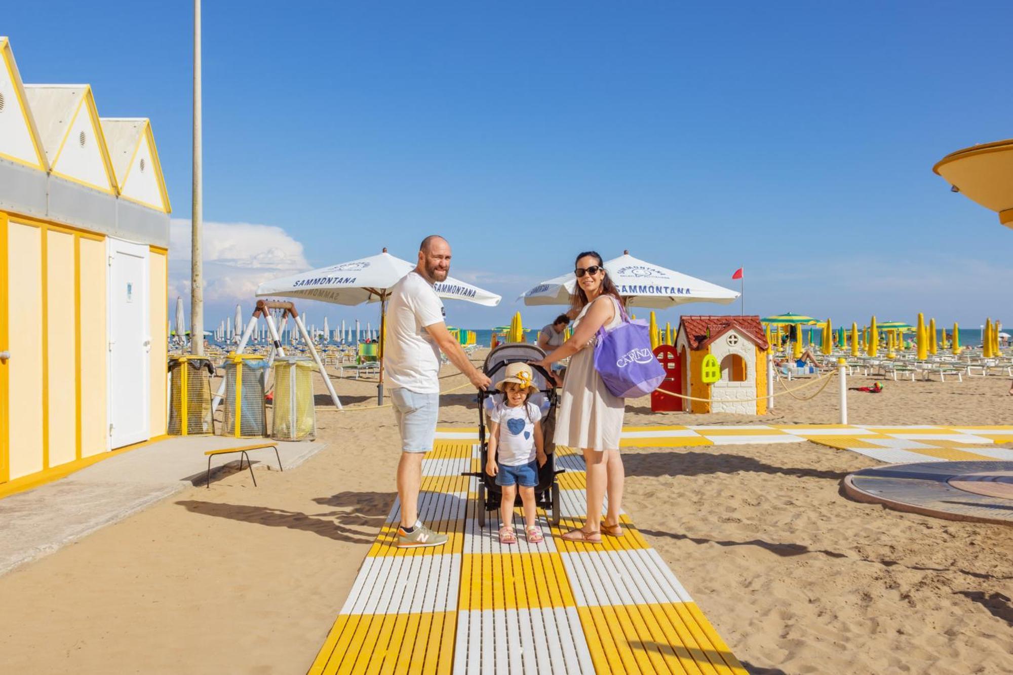 Aparthotel Carinzia Lignano Sabbiadoro Exteriör bild