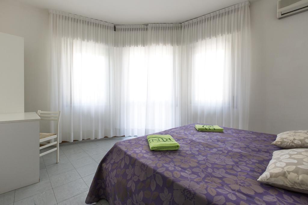 Aparthotel Carinzia Lignano Sabbiadoro Exteriör bild