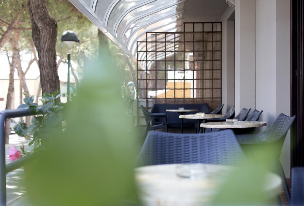 Aparthotel Carinzia Lignano Sabbiadoro Exteriör bild